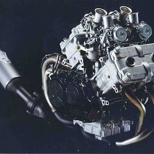 VFR 750 Engine