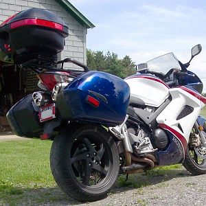 '07 VFR800A RWB with hard bags&trunk