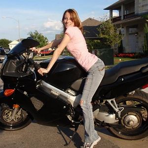 my hottie girlfriend-- she's only 5'1