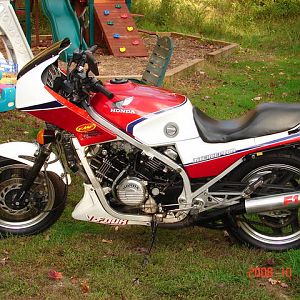 1984 vf700f