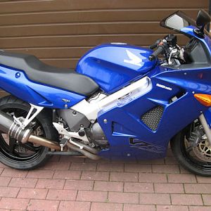 2000 vfr800