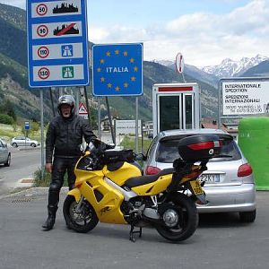 SWISS_-_ITALIAN_BORDER_JULY_09