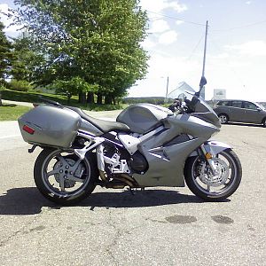 New to me 2008 VFR with hard bags