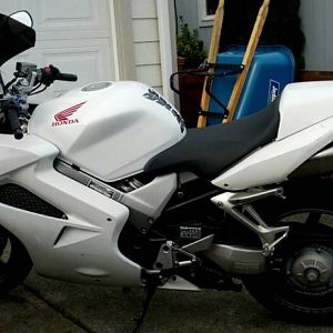 2006 VFR800I side view