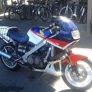 2nd gen 86 vfr750 w/ vf750 lower scoop