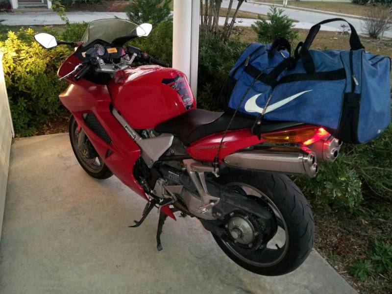 2004 VFR800