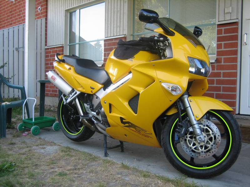vfr_800_fi_002