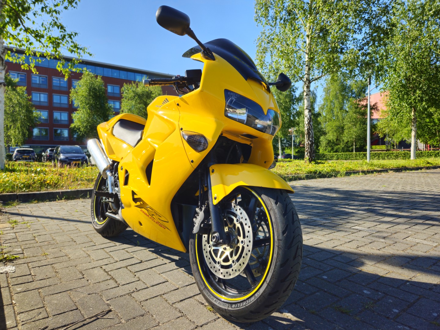 Yellow VFR800FI (1)