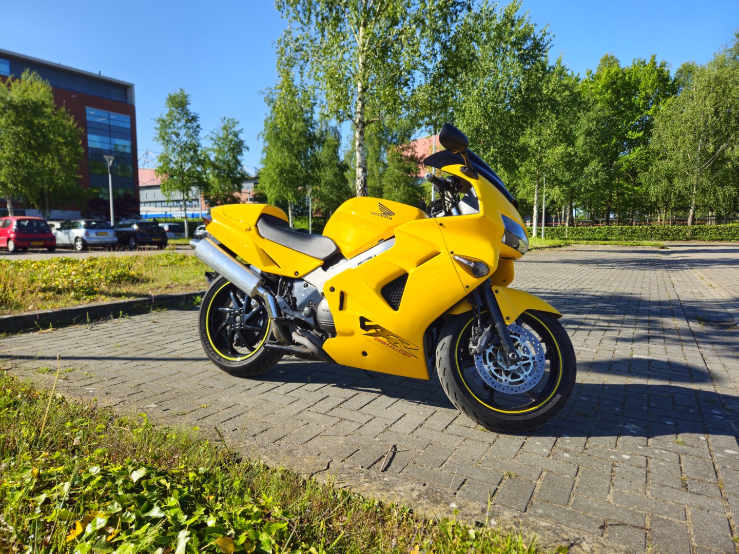 Yellow VFR800FI (4)